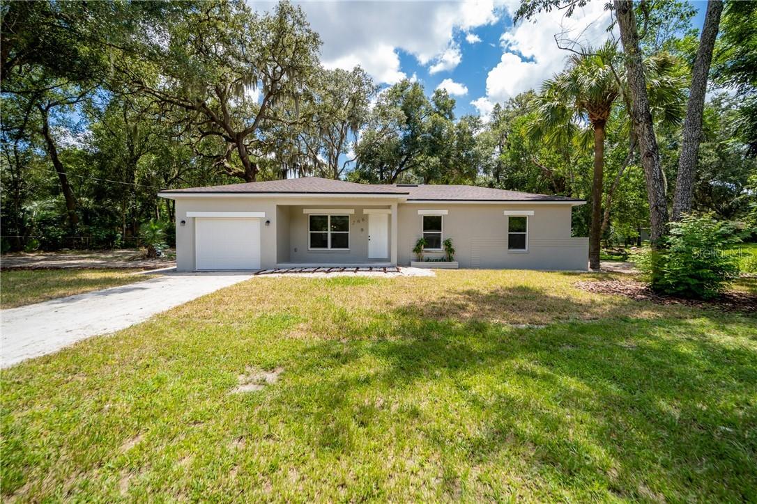 266 Santiago Ave., De Leon Springs, FL 32130