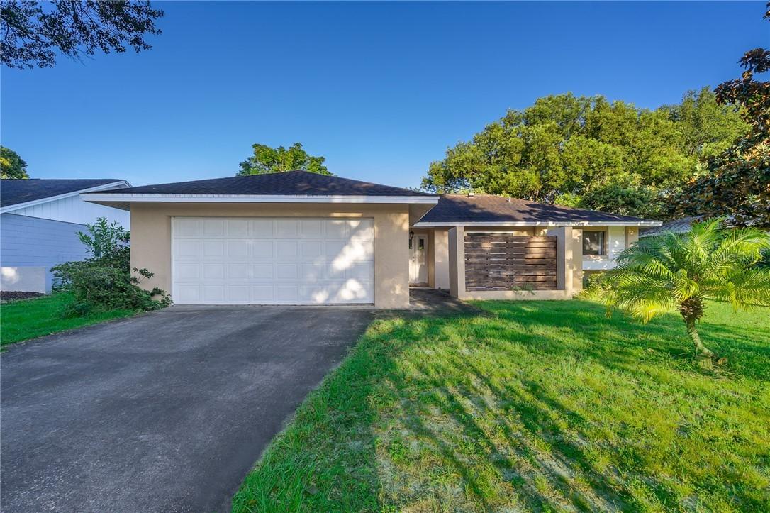 800 Wavecrest Dr., Orlando, FL 32807