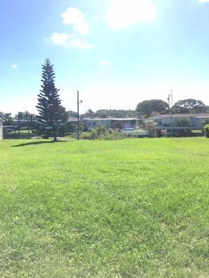 1325 Westland Dr., Tavares, FL 32778