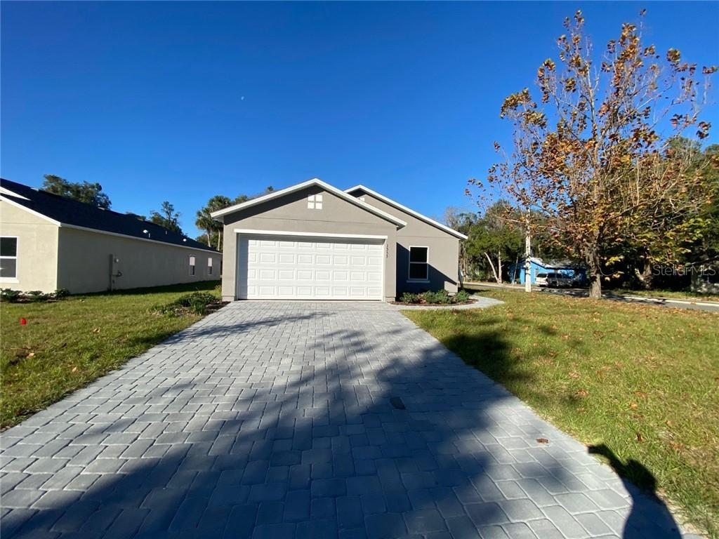 1555 N Orange St., Mount Dora, FL 32757