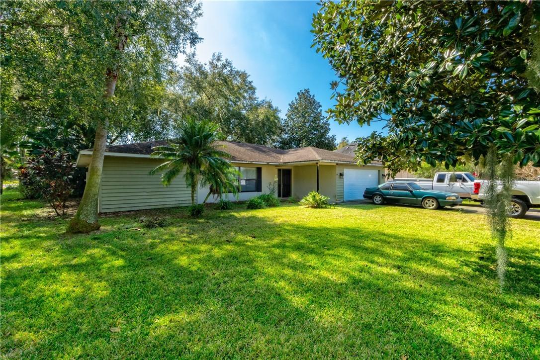 336 Shorewood Dr., Tavares, FL 32778