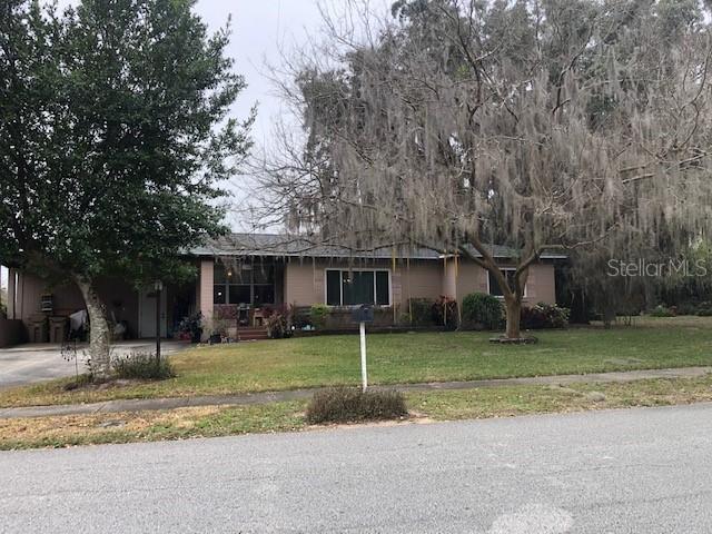 1212 N Crest Cir., Eustis, FL 32726