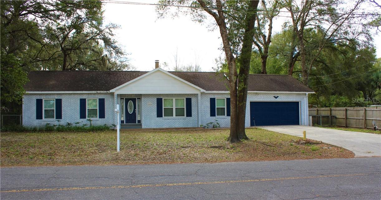 25850 Sackamaxon Dr., Sorrento, FL 32776