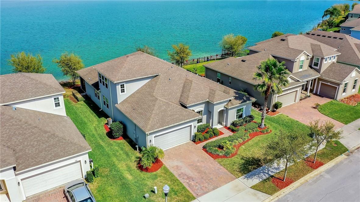 585 Blue Cypress Dr., Groveland, FL 34736