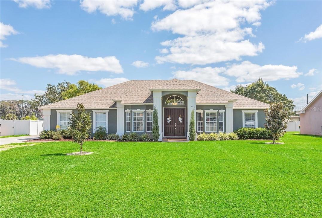 343 Lakecrest Ln., Tavares, FL 32778