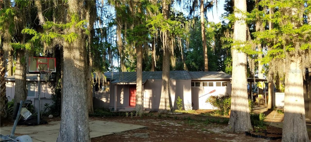 1090 Forest Dr., Tavares, FL 32778
