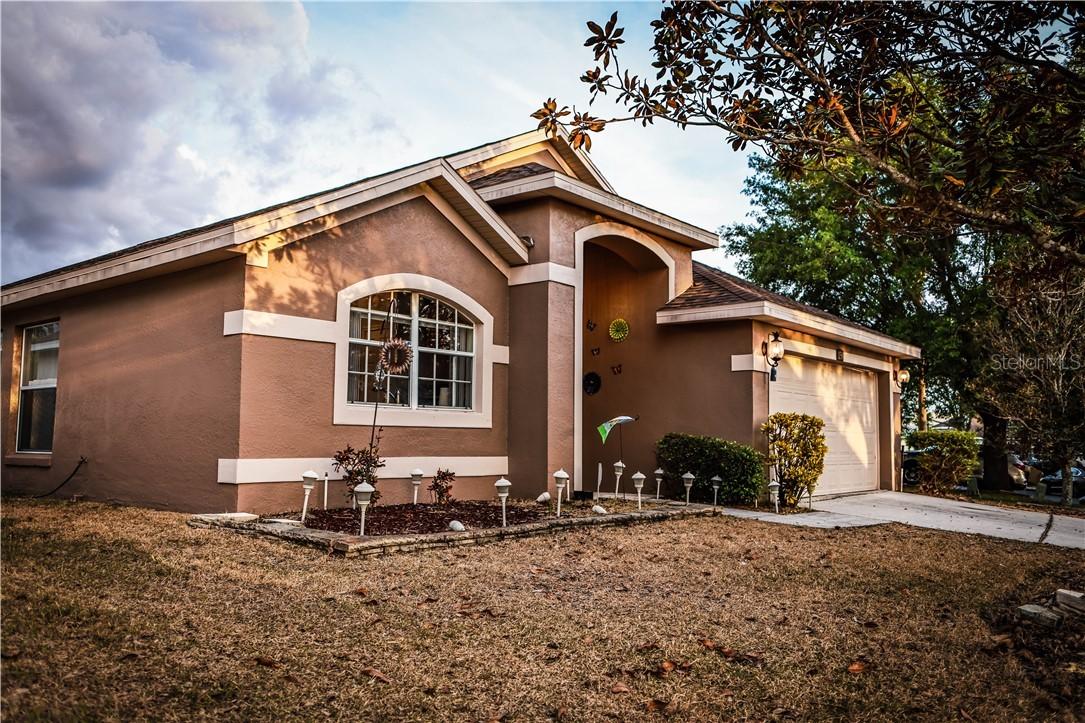 158 Sir Phillips Dr., Davenport, FL 33837