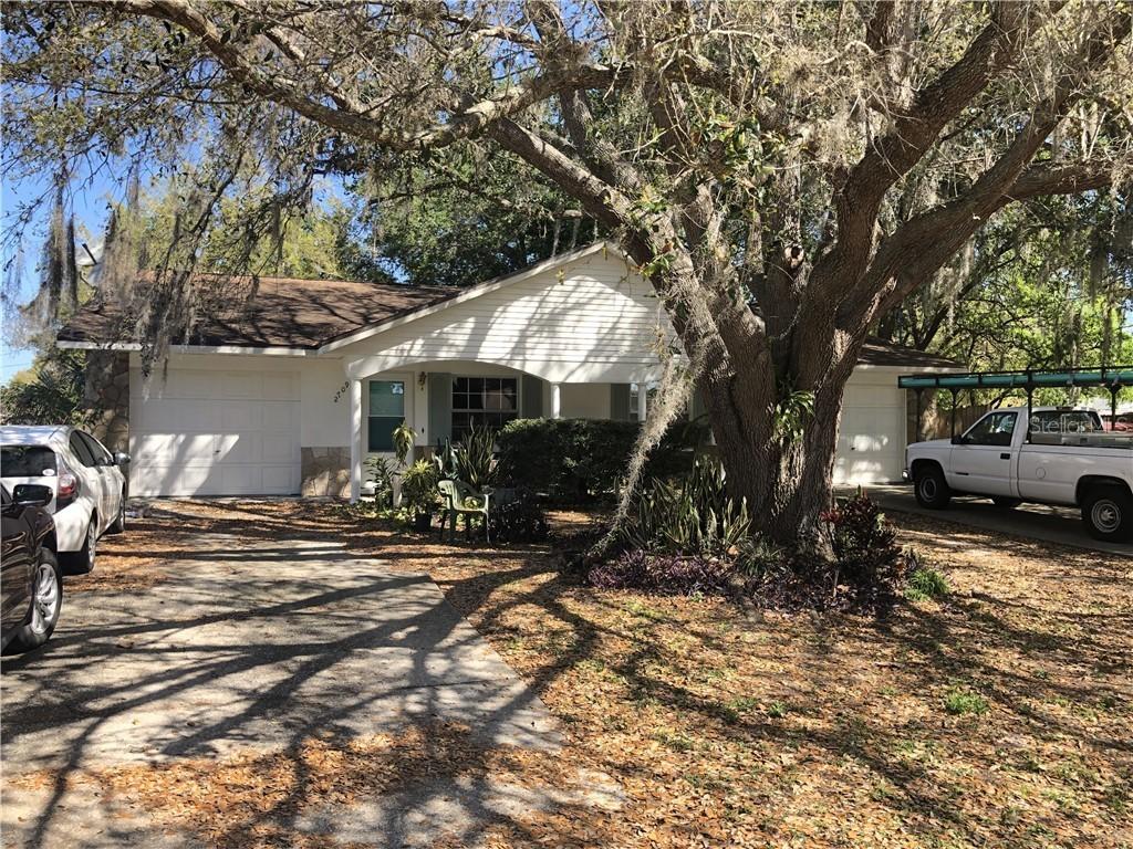 2707 Grand Island Shores Rd., Eustis, FL 32726