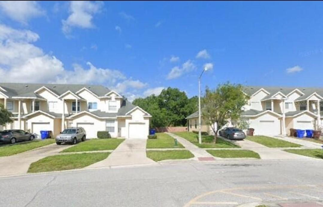 2422 Temple Grove Ln, Kissimmee, FL 34741