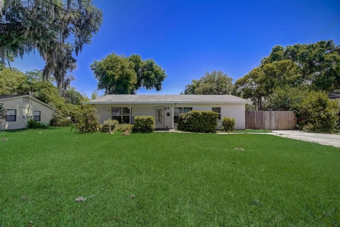 1214 Park Ave., Tavares, FL 32778