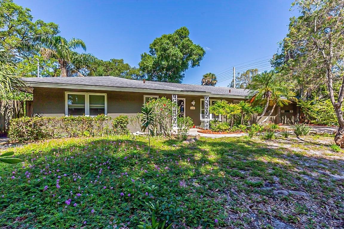 2002 Clematis Pl., Sarasota, FL 34239
