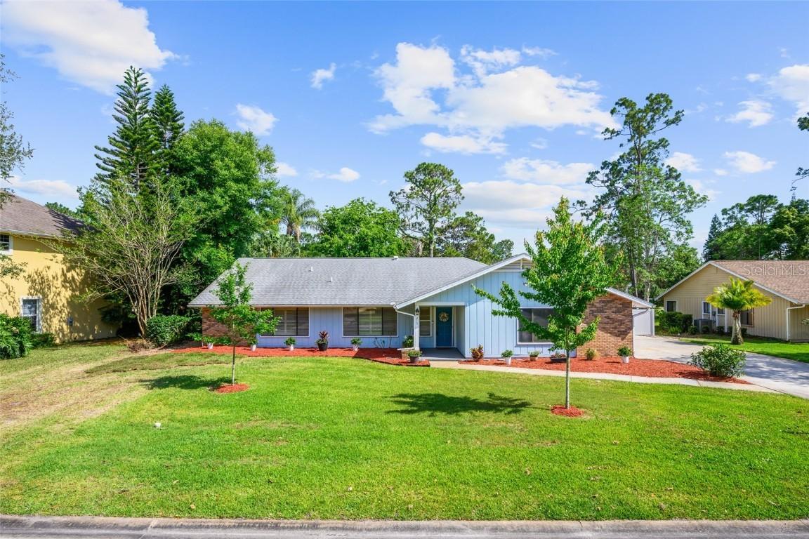 215 Live Oak Ln., New Smyrna Beach, FL 32168