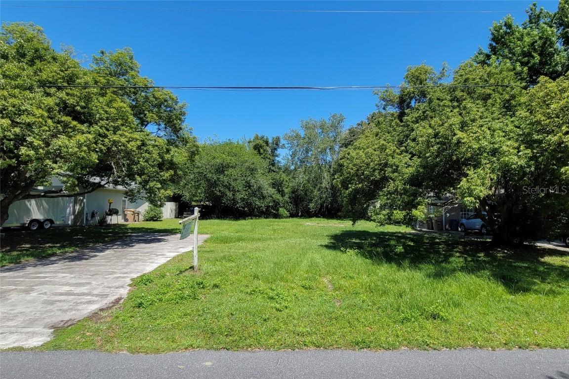 Lois Dr., Travares, FL 32778