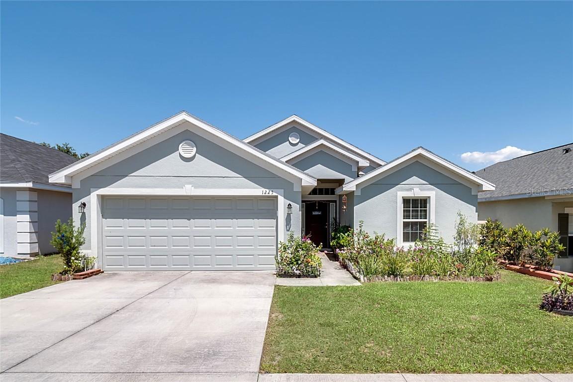 1225 Longville Cir., Tavares, FL 32778