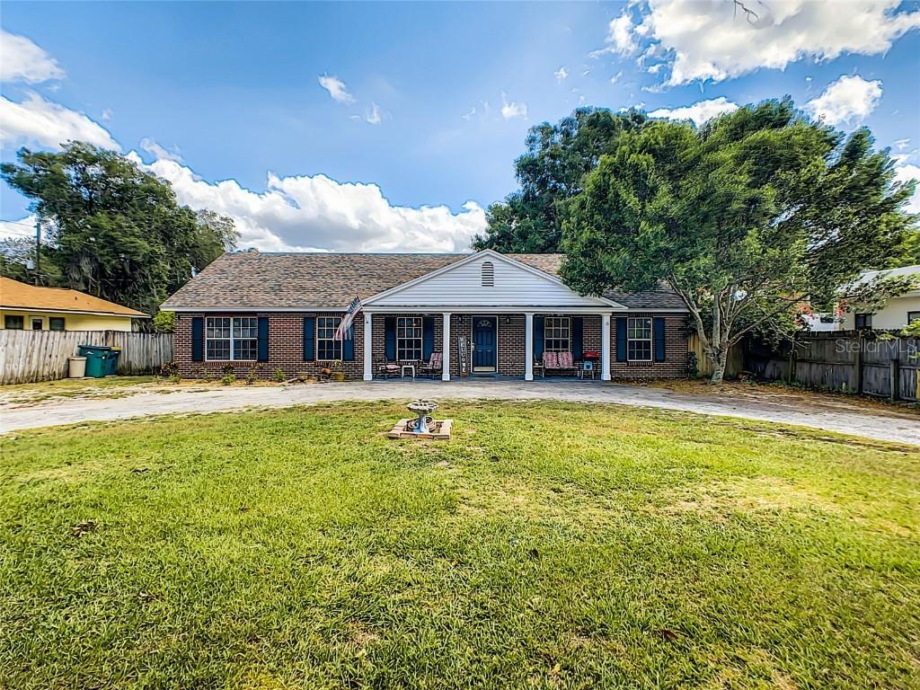 828 E 7th Ave., Mount Dora, FL 32757