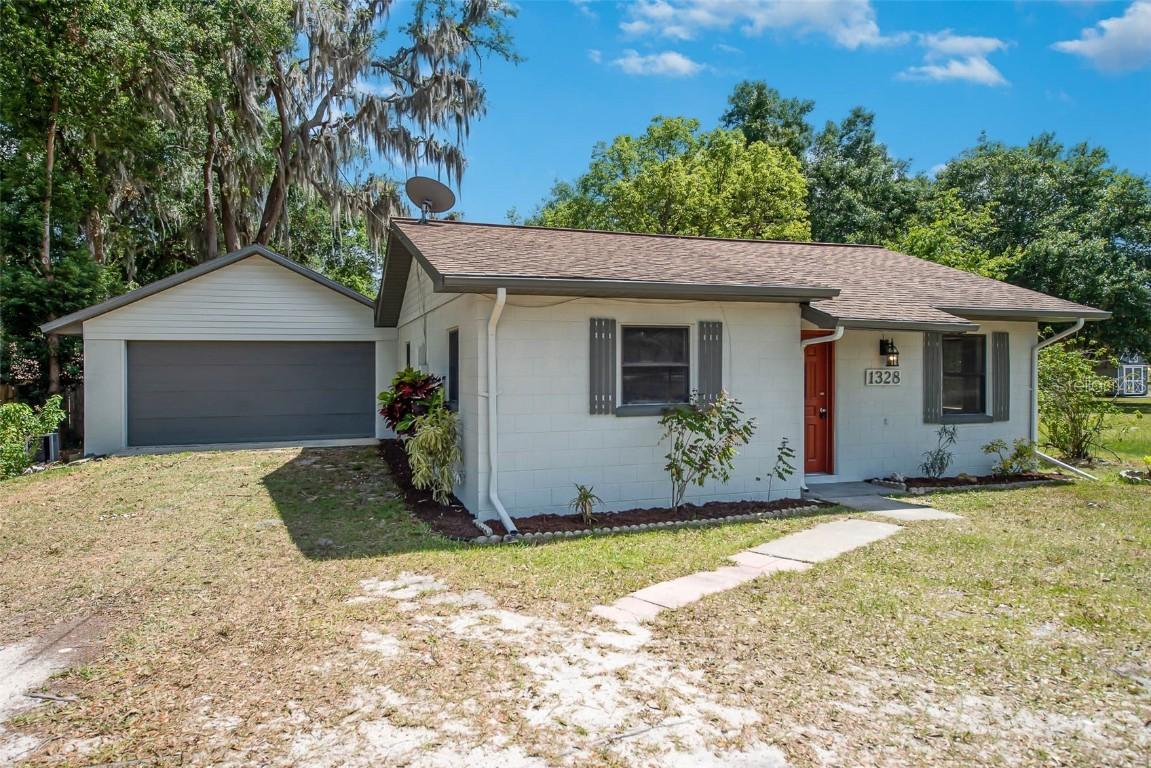 1328 Plymouth Ave., Mount Dora, FL 32757