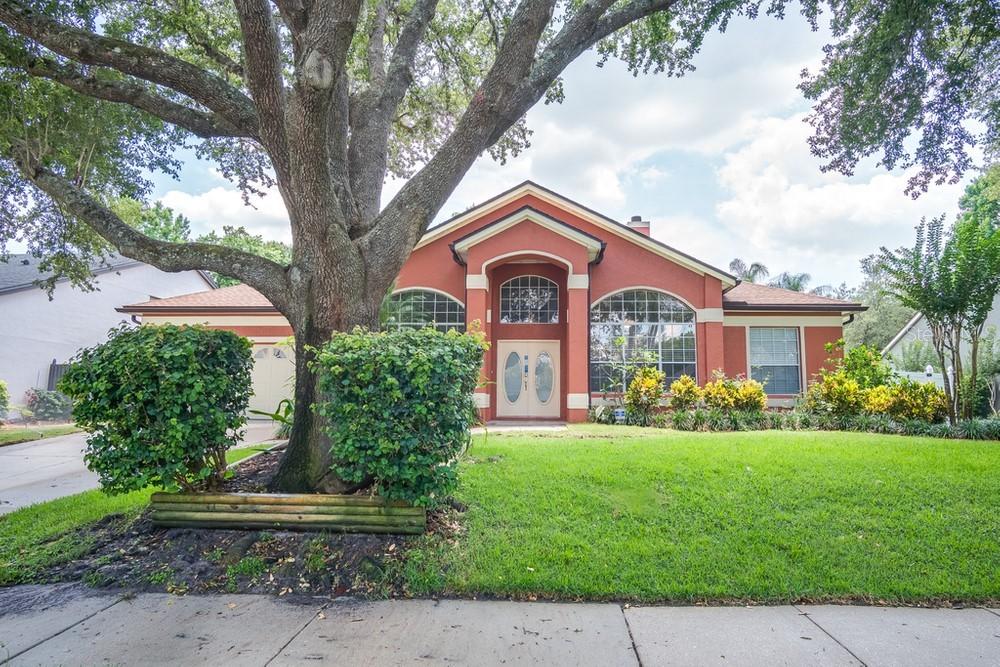 567 Artesia St., Oviedo, FL 32765