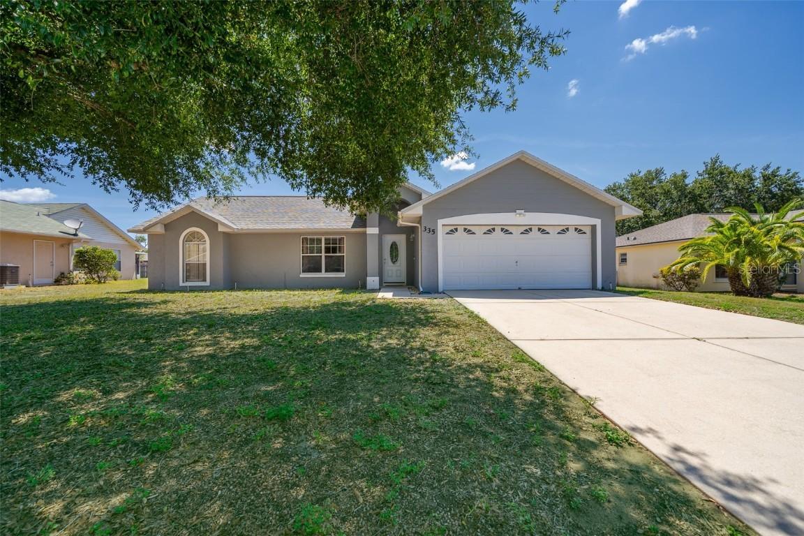 335 Woodview Dr., Tavares, FL 32778