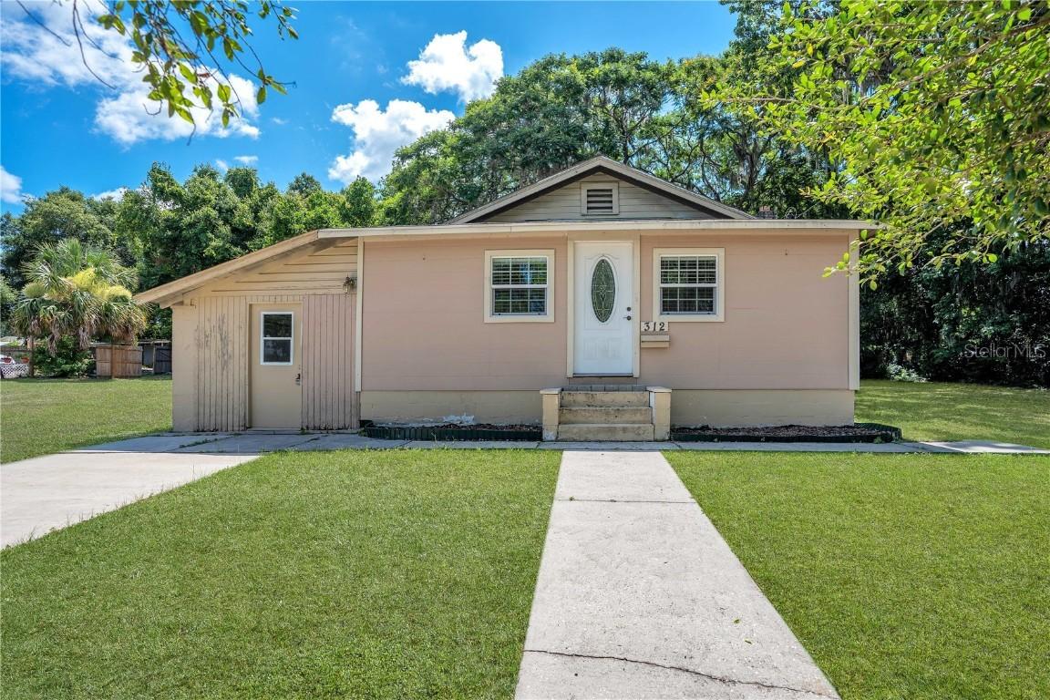 312 S Clayton St., Mount Dora, FL 32757
