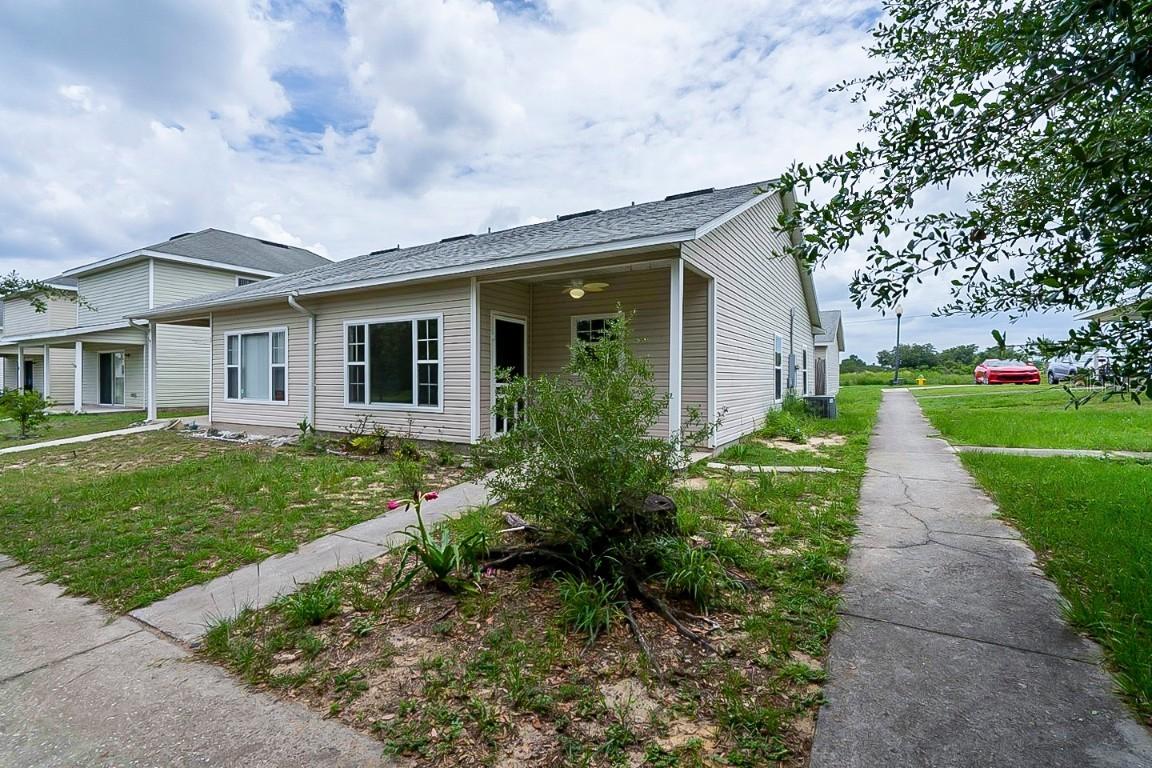 1046 Park Central Cir., Groveland, FL 34736