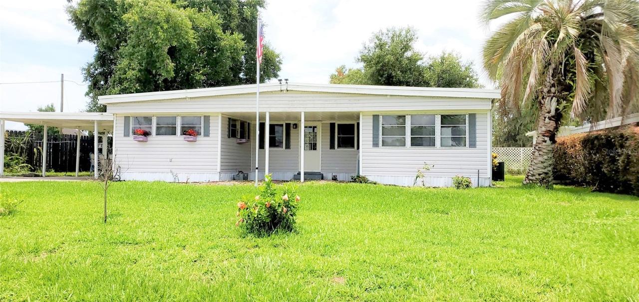 11504 Hickory Ln., Tavares, FL 32778