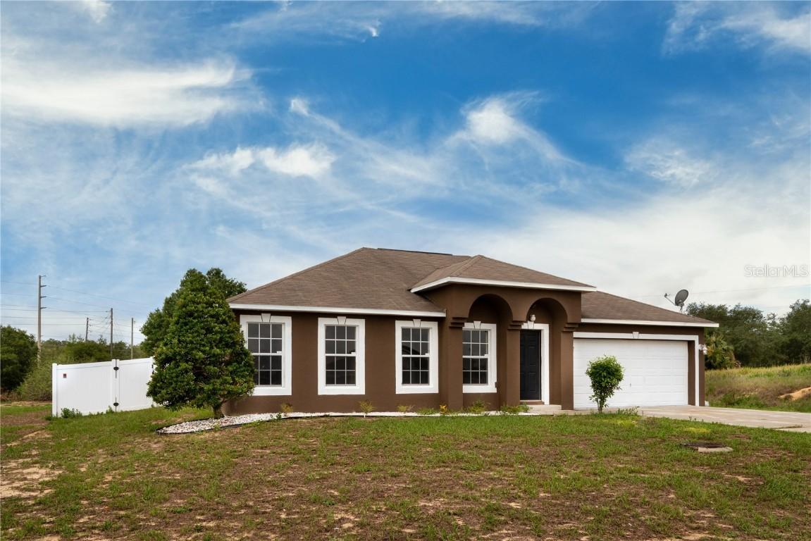 816 Desmoines Pl., Poinciana, FL 34759