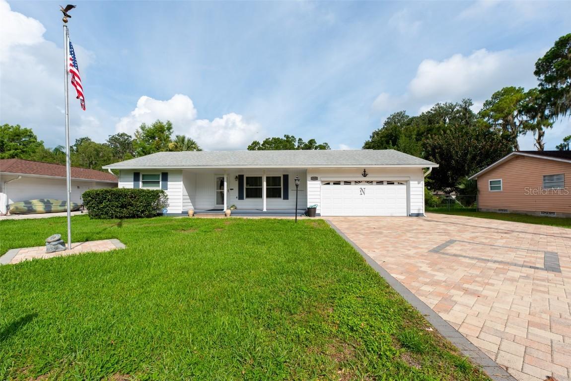 32631 Lake Eustis Dr., Tavares, FL 32778
