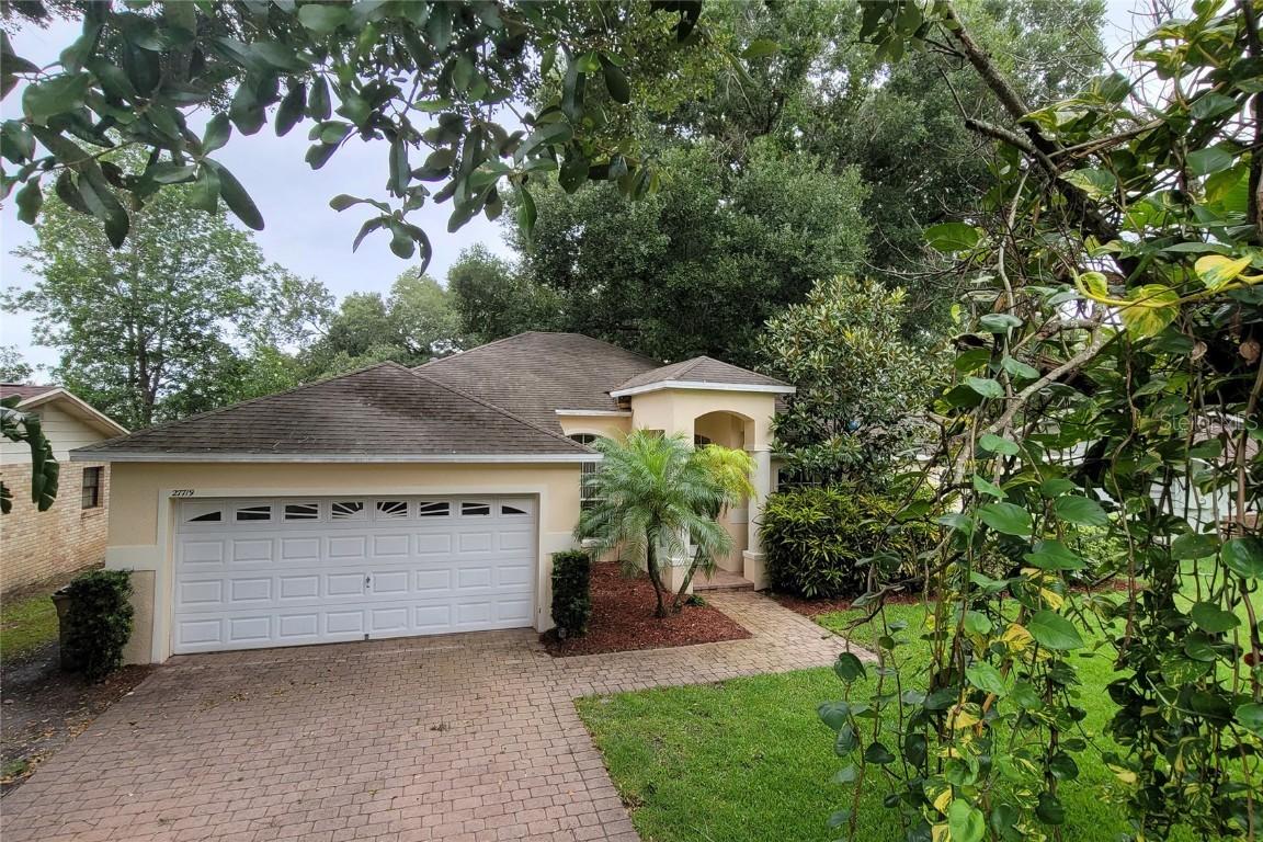 27719 Lisa Dr., Tavares, FL 32778
