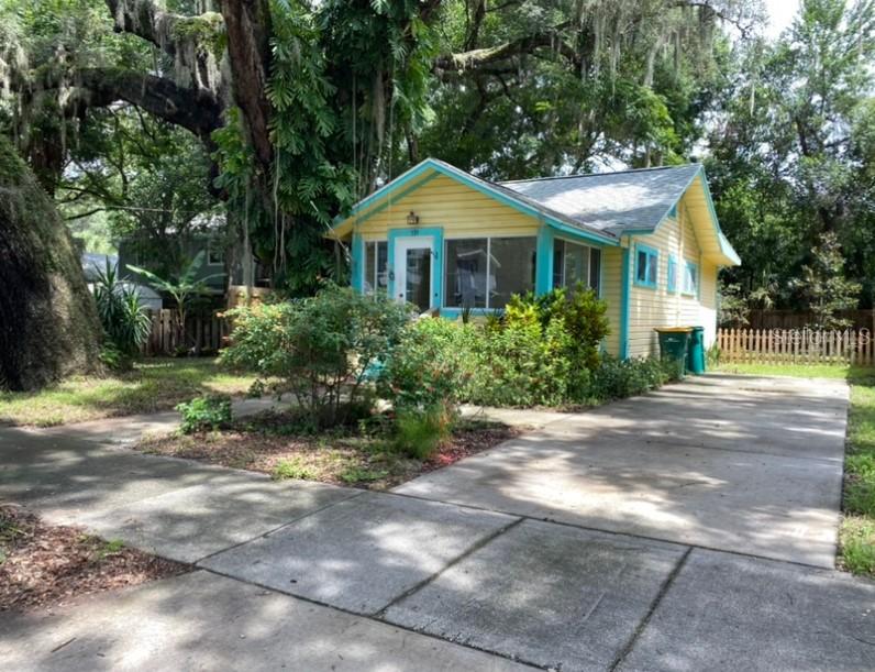 535 E 11th Ave., Mount Dora, FL 32757