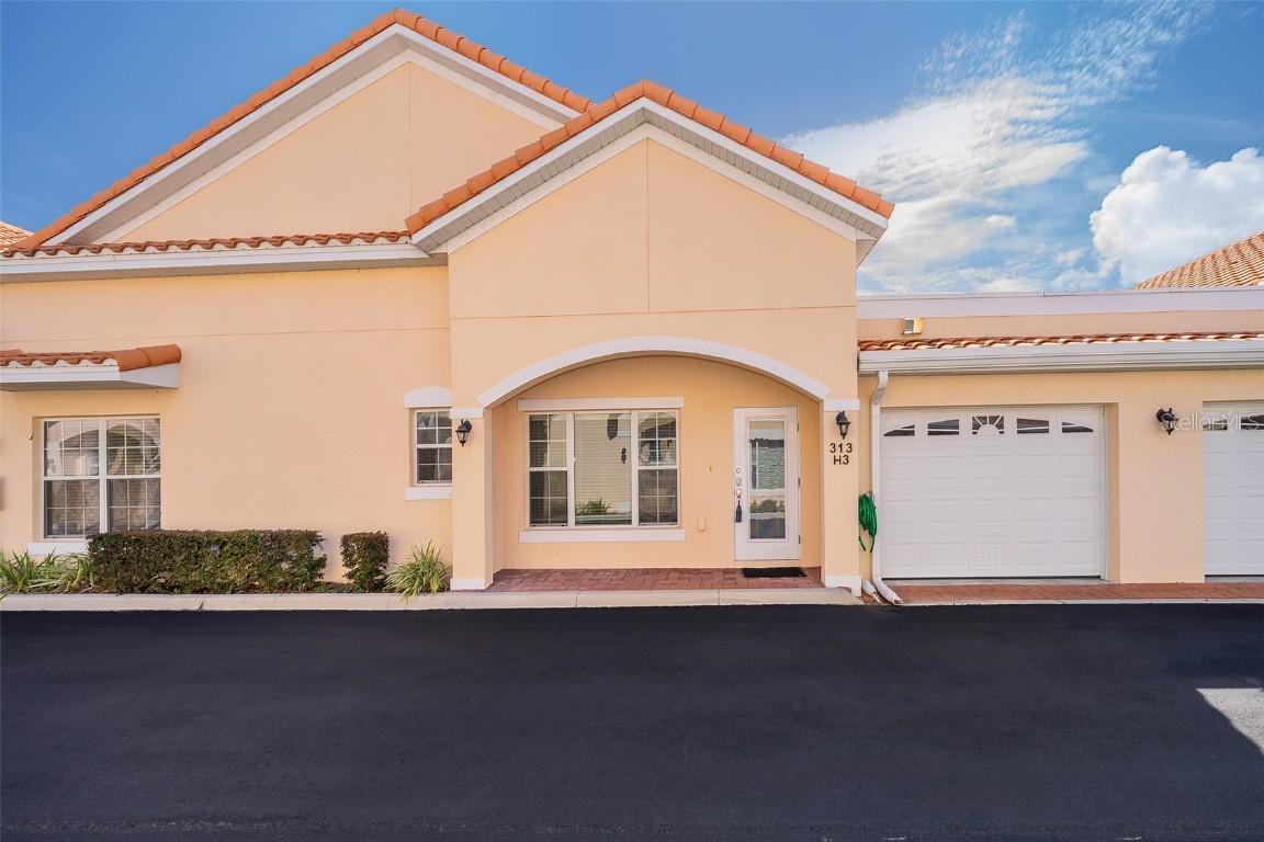 313 David Walker Dr. #H-3, Tavares, FL 32778