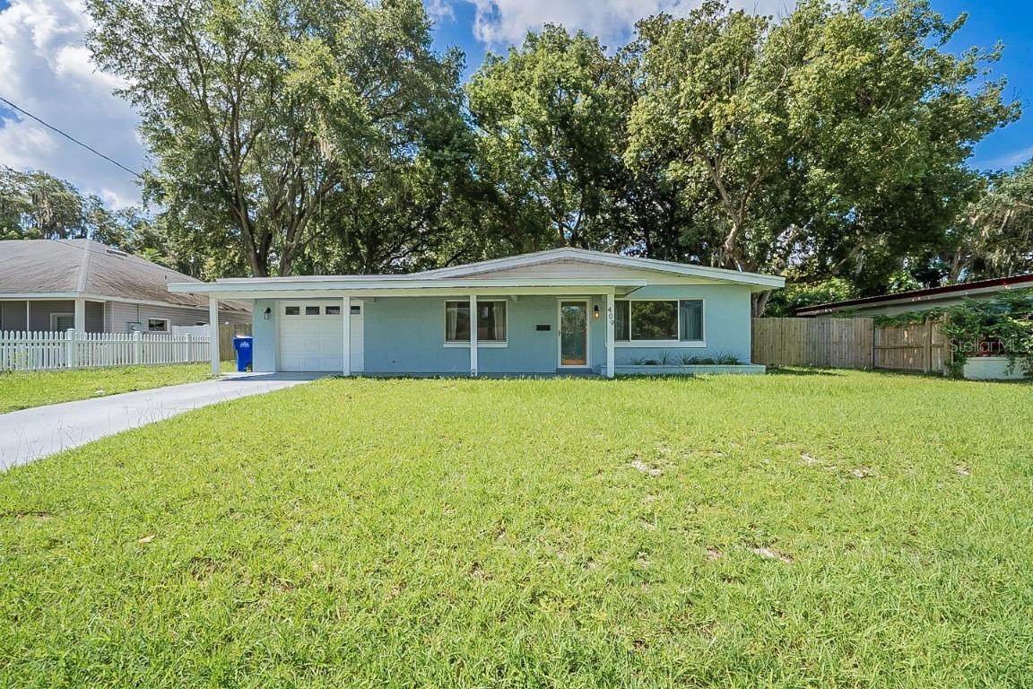 409 First St., Tavares, FL 32778