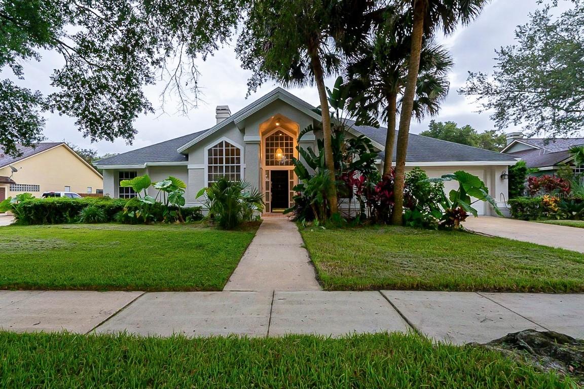 837 Lullwater Dr., Oviedo, FL 32765