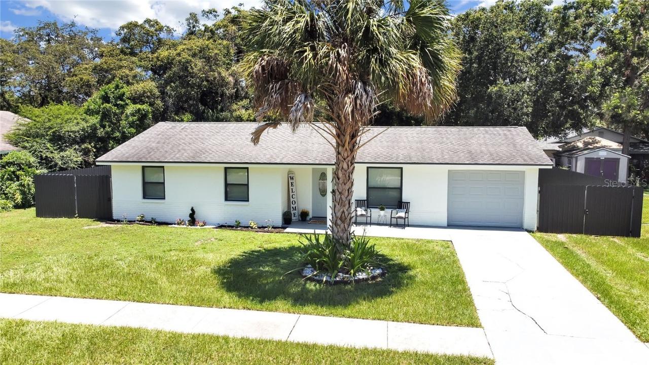 913 Kirkcaldy Way, Valrico, FL 33594