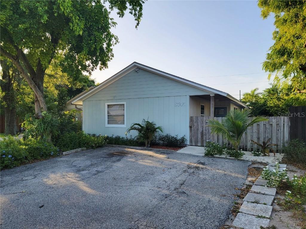 8745 Uranus Ter., Lake Park, FL 33403