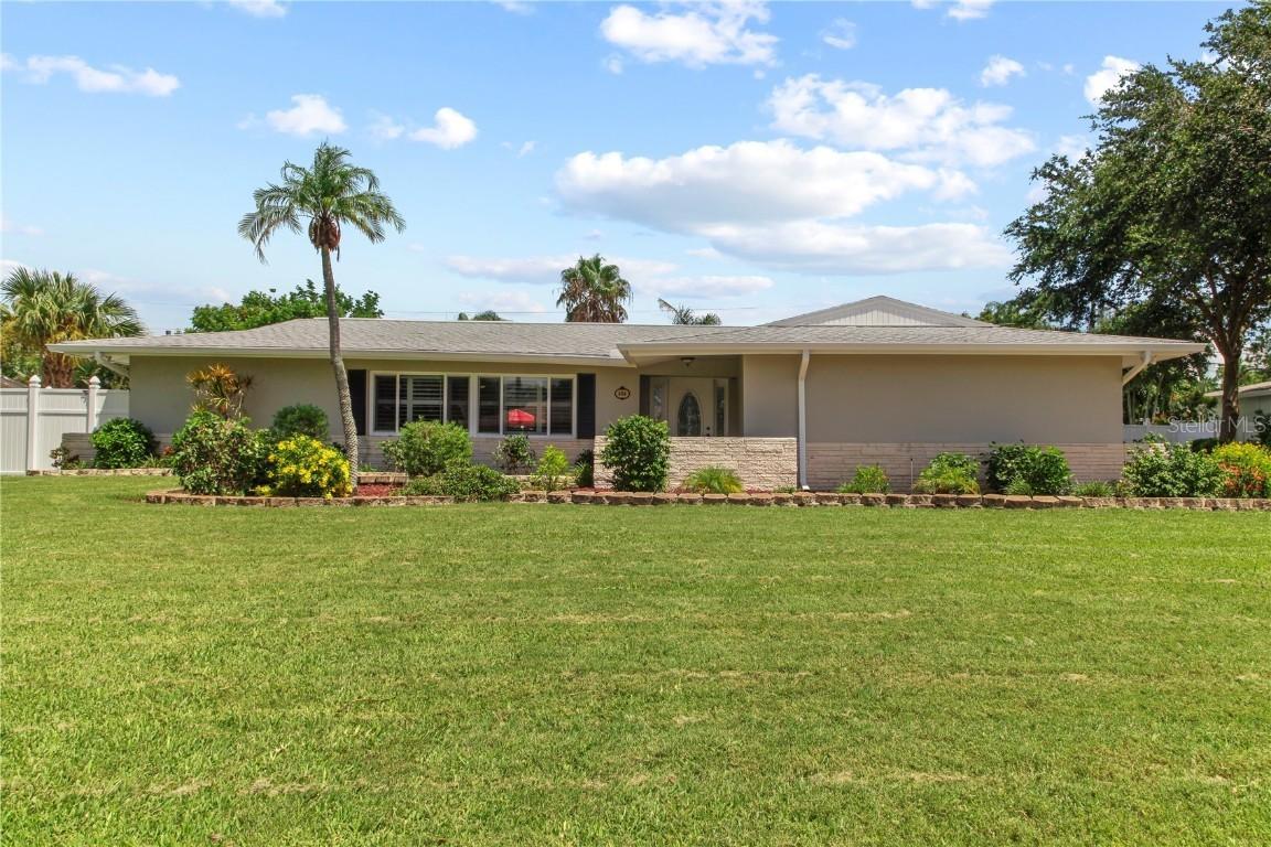 808 Jacaranda Dr., Largo, FL 33770