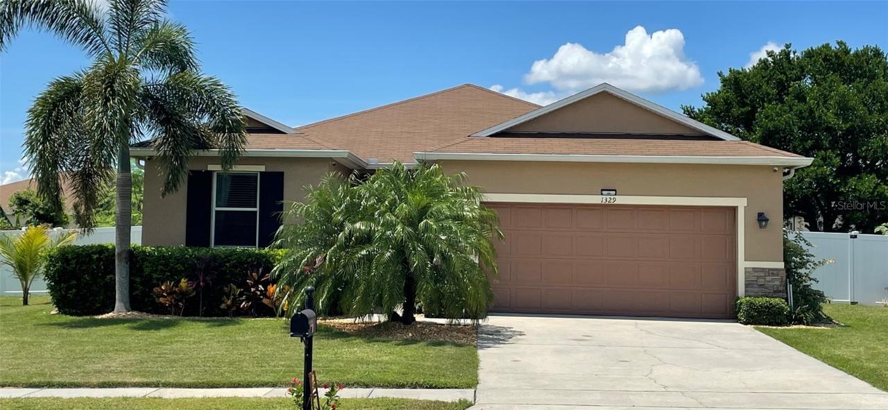 1329 Smith Ave., Tavares, FL 32778