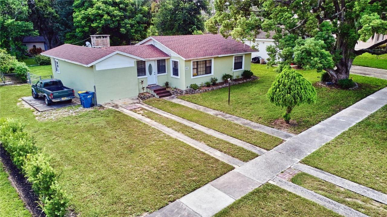 402 S Palm Ave., Howey In The Hills, FL 34737