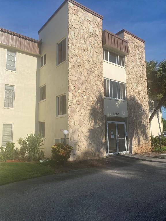 4901 38th Way #305, St Petersburg, FL 33711