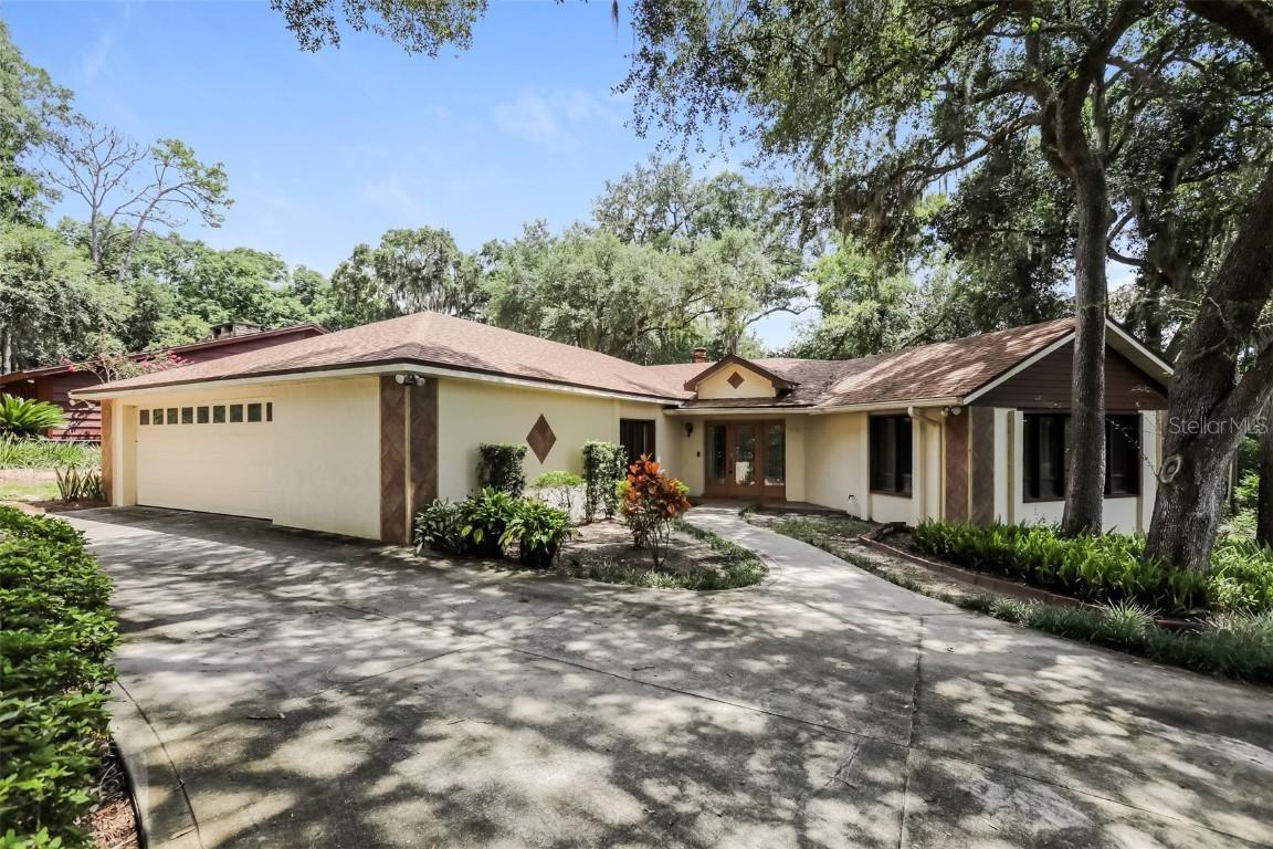 2420 Fairway Ave., Eustis, FL 32726