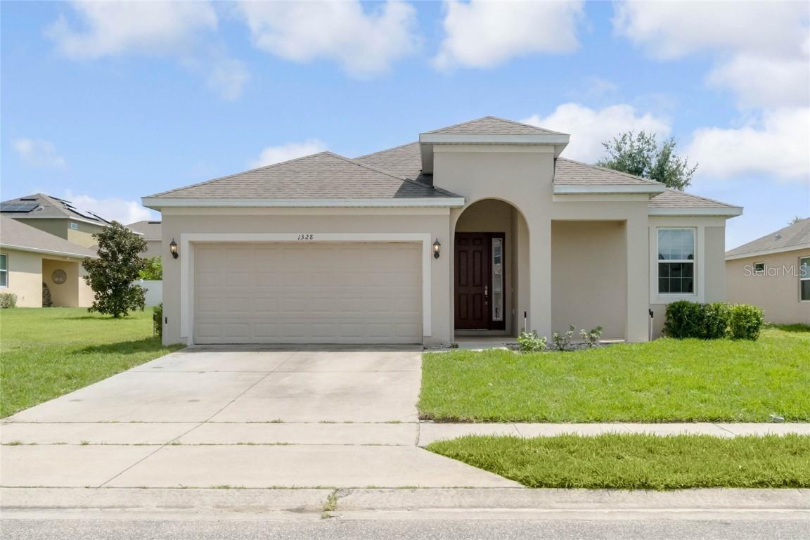 1328 Aroniminik Dr., Mount Dora, FL 32757