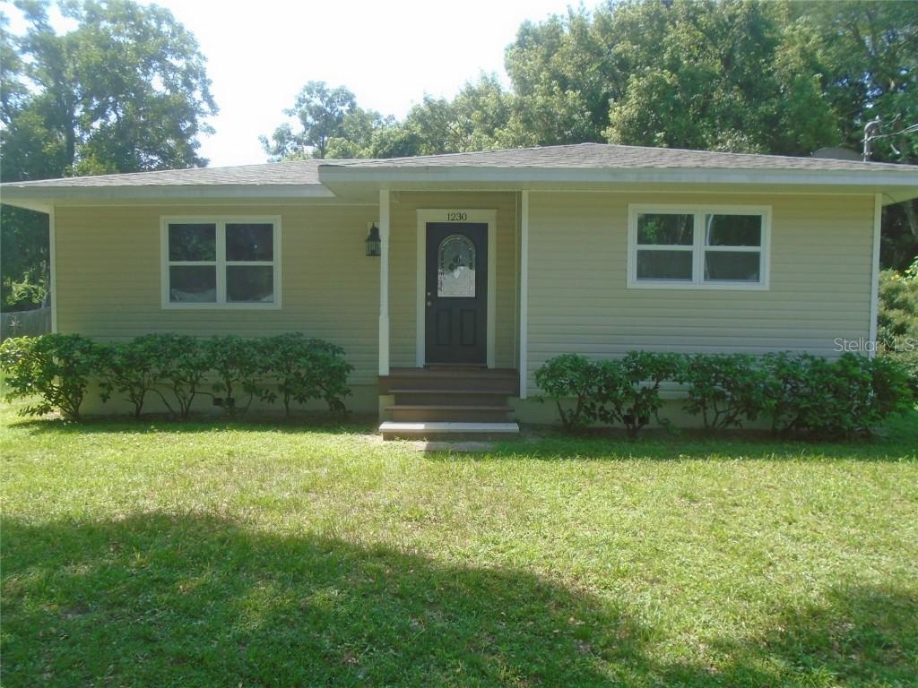 1230 E Jackson Ave., Mount Dora, FL 32757