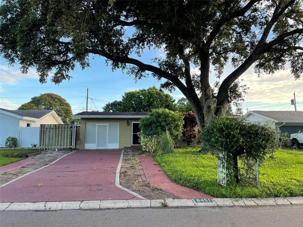 8451 75th Pl., Largo, FL 33777