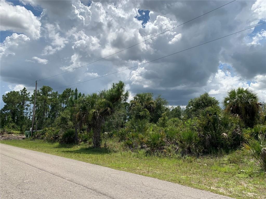 609 Clayton Ave., Lehigh Acres, FL 33972