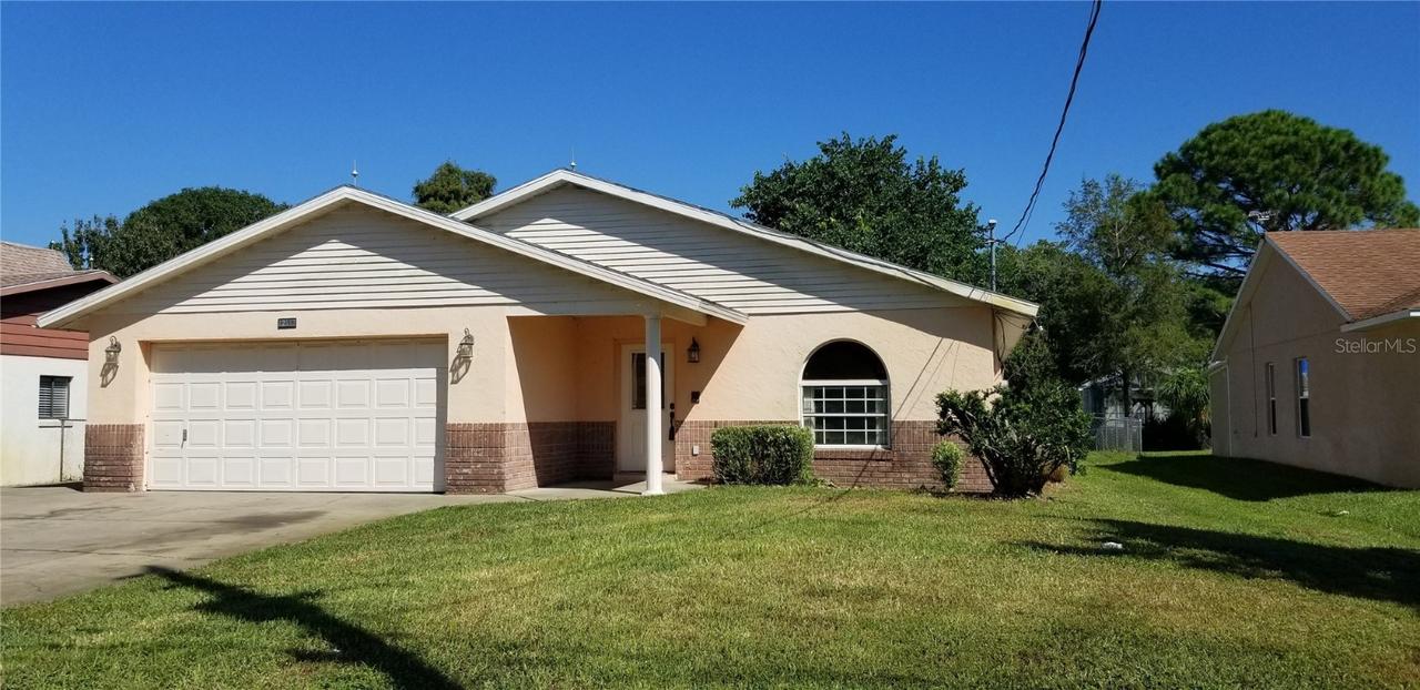 12517 Pine Island Dr., Leesburg, FL 34788