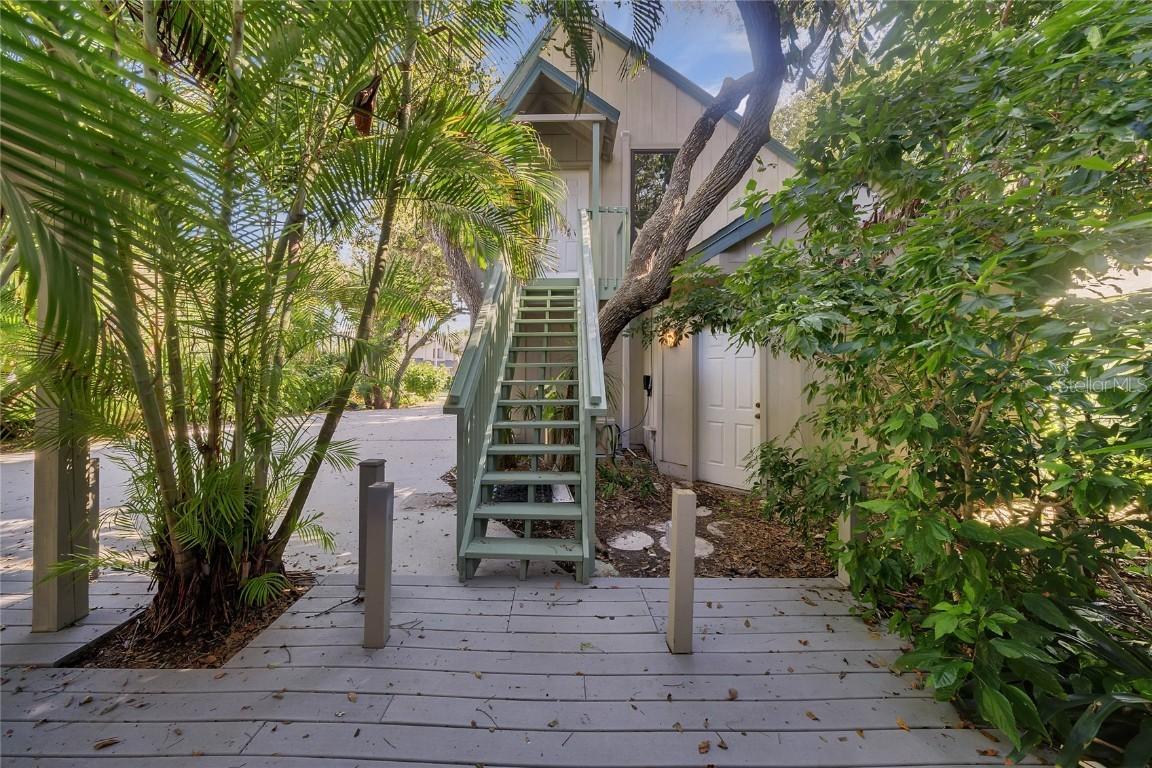 834 E 12th Ave., New Smyrna Beach, FL 32169