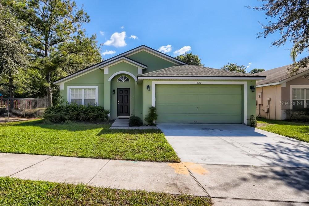 820 Sandy Ridge Dr., Davenport, FL 33896