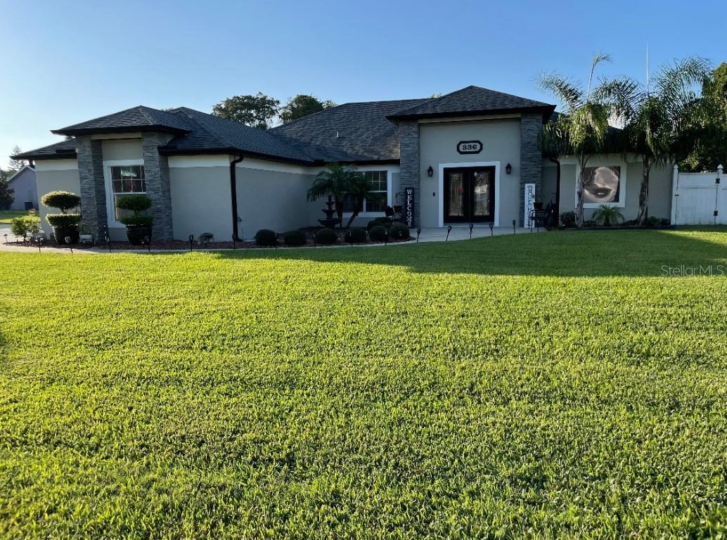 336 Lakecrest Dr., Tavares, FL 32778