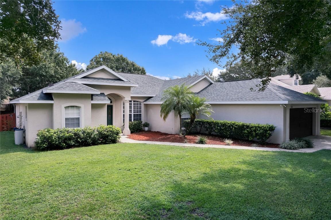 965 Club Hills Dr., Eustis, FL 32726