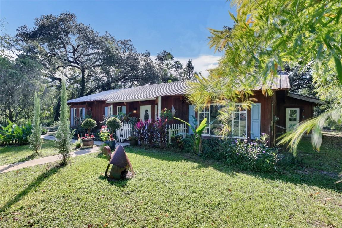 37414 Woodriver Dr., Dade City, FL 33523
