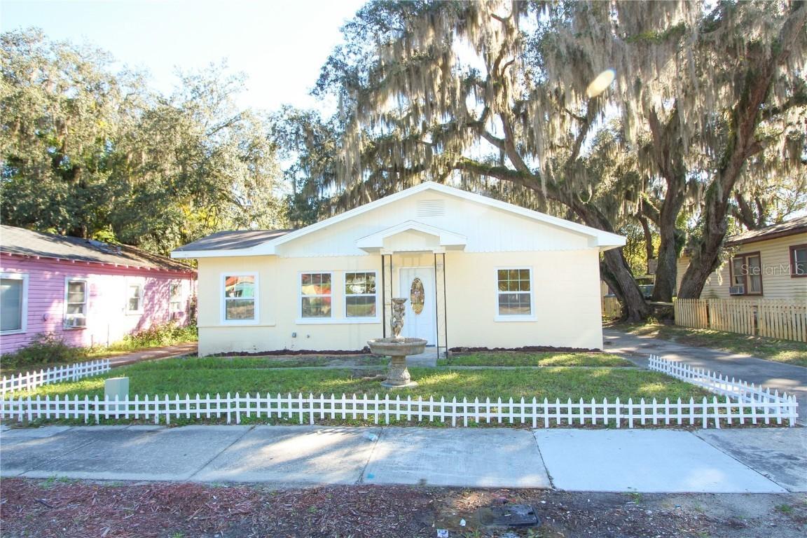 1211 W Dixie Ave., Leesburg, FL 34748
